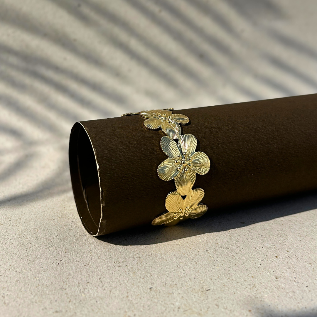 Elegant Gold-Plated Nail Design Bracelet