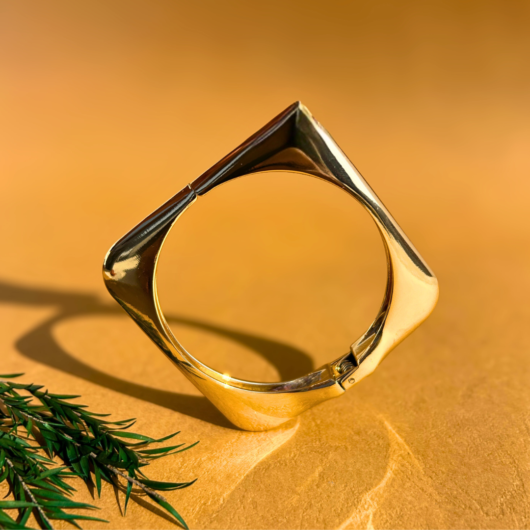 Elegant Gold-Plated Nail Design Bracelet