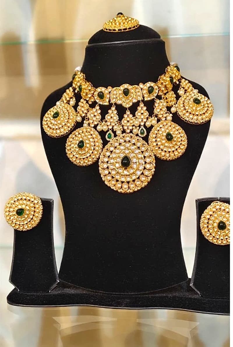 Noor Heritage Polki Choker detail